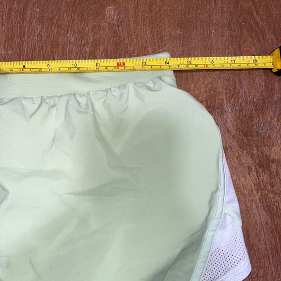 Under Armour Women's White Shorts Small Pockets Training Loose - Picture 3 of 6